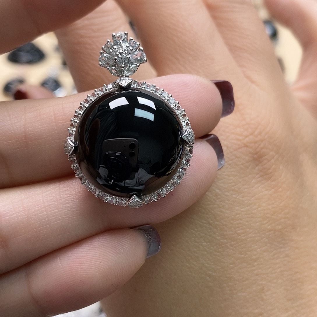 翡翠颈饰18K金镶嵌墨翠