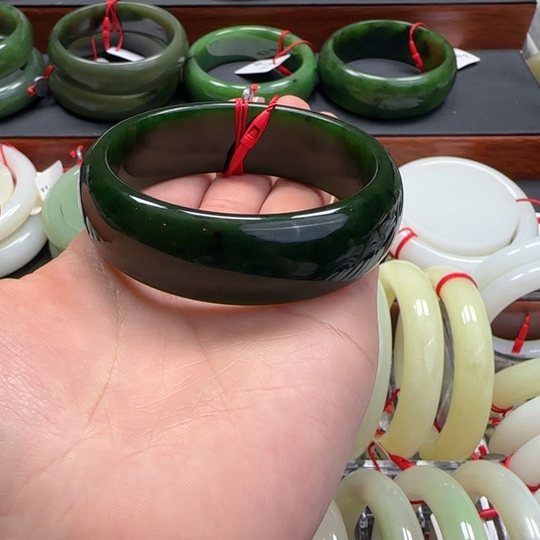 和田玉未镶嵌手镯