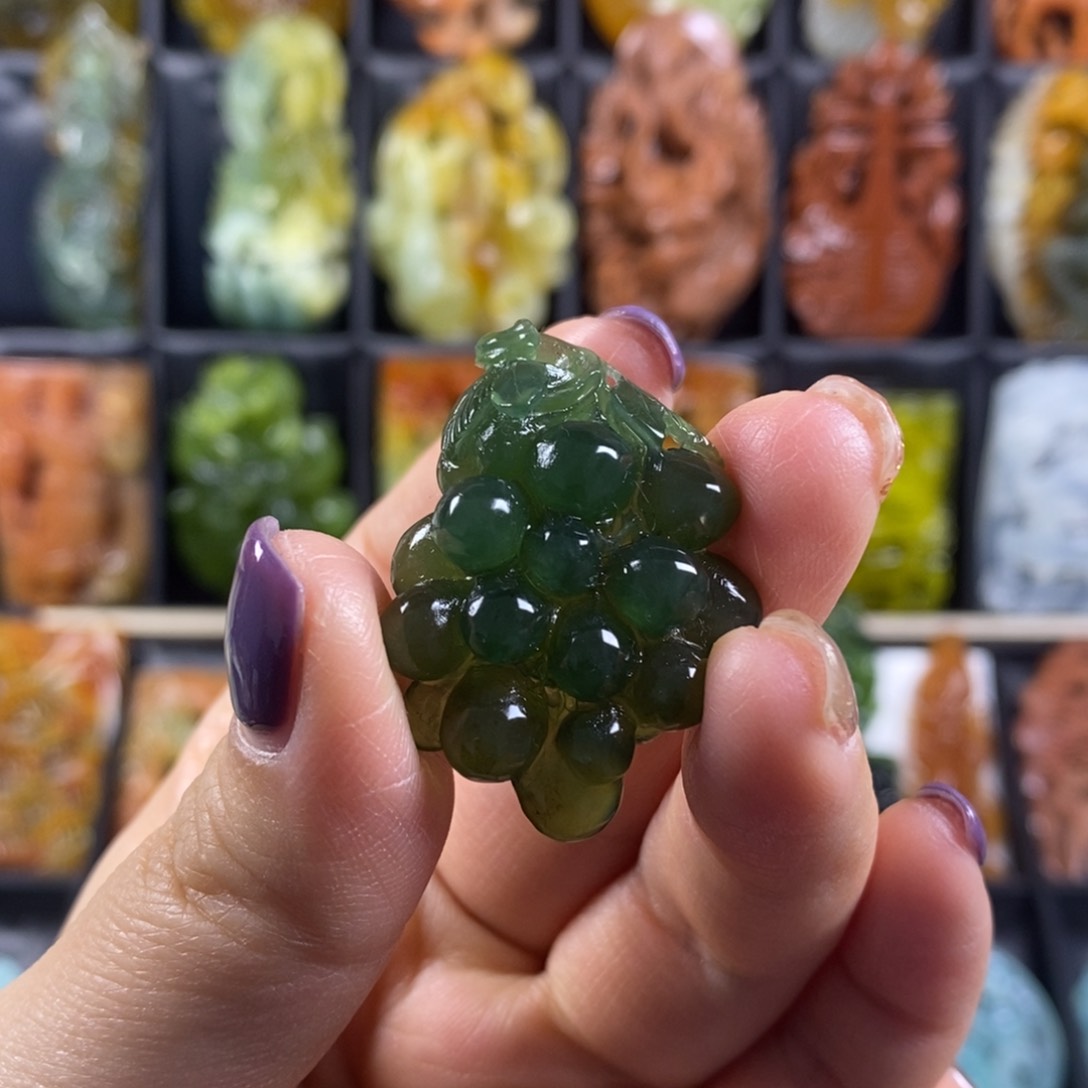 蛇纹石玉颈饰合金