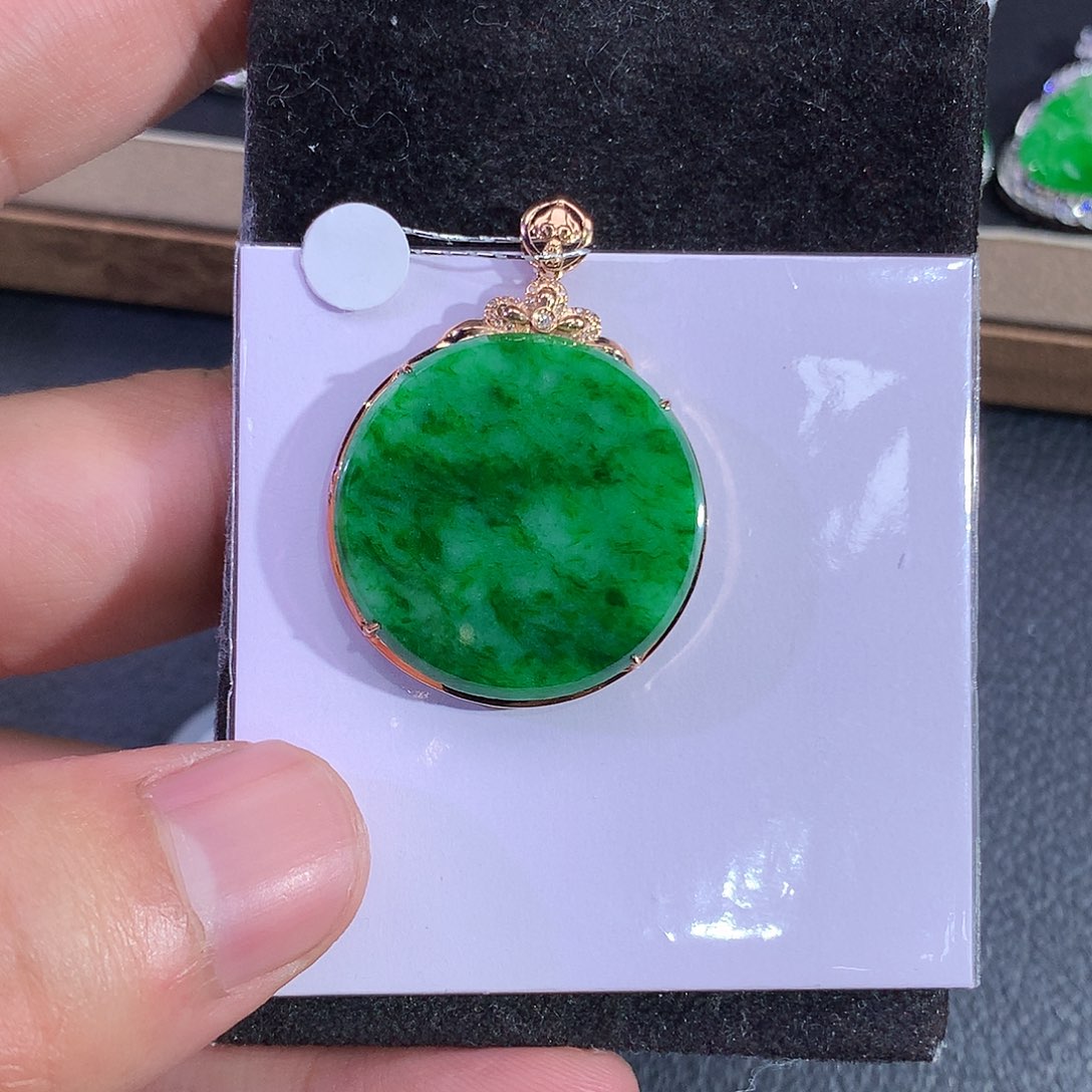 翡翠吊坠(赠链)18K金镶嵌