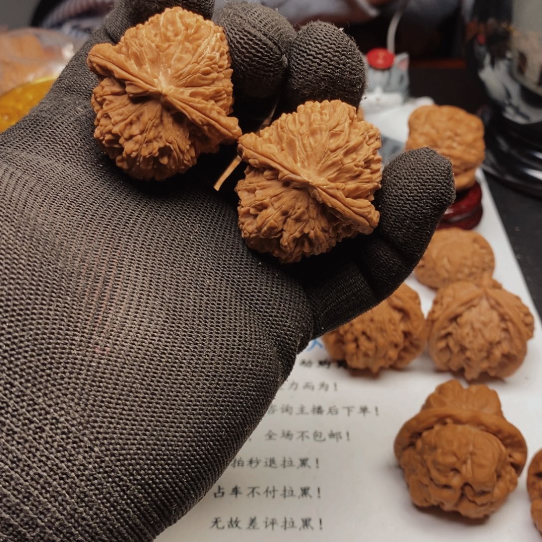 文玩核桃把件差****.887三角白39