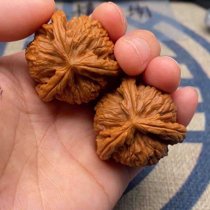 吊坠文玩核桃?**哥三棱