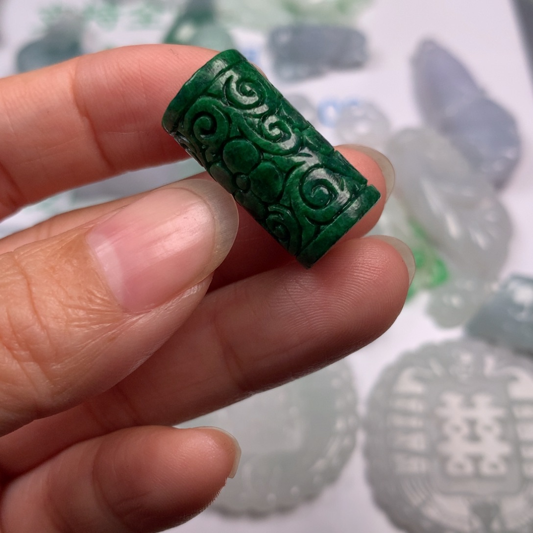慧***儿翡翠未镶嵌颈饰翡翠