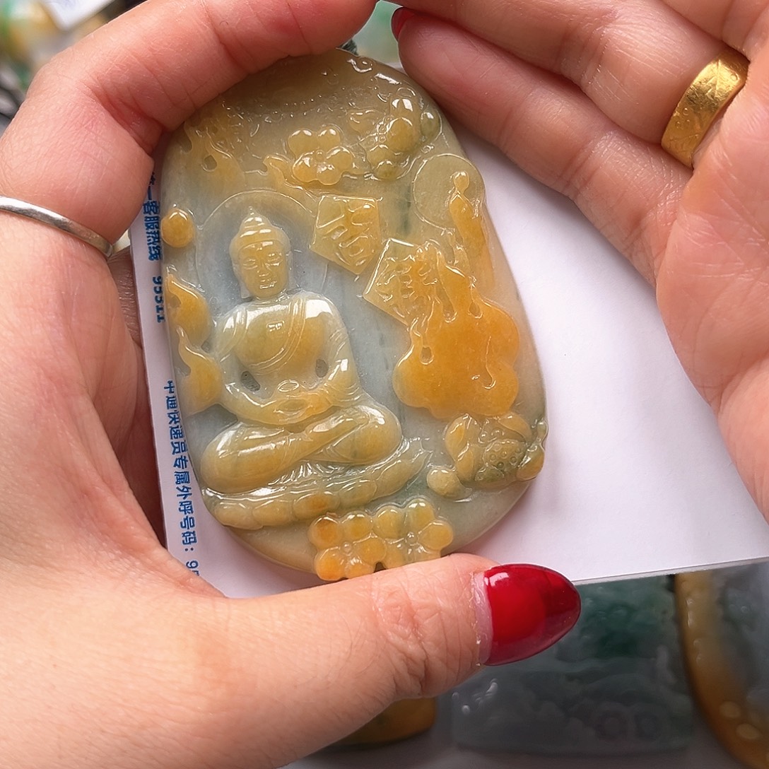 葫***酱翡翠未镶嵌颈饰翡翠