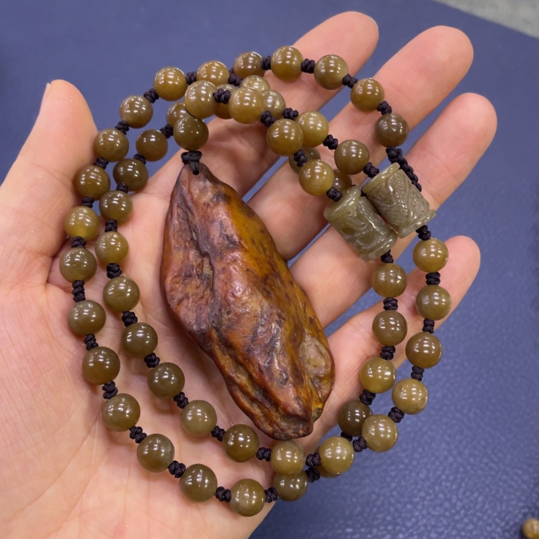 颈饰未镶嵌岫岩河磨玉（透闪石质玉）飛*飛