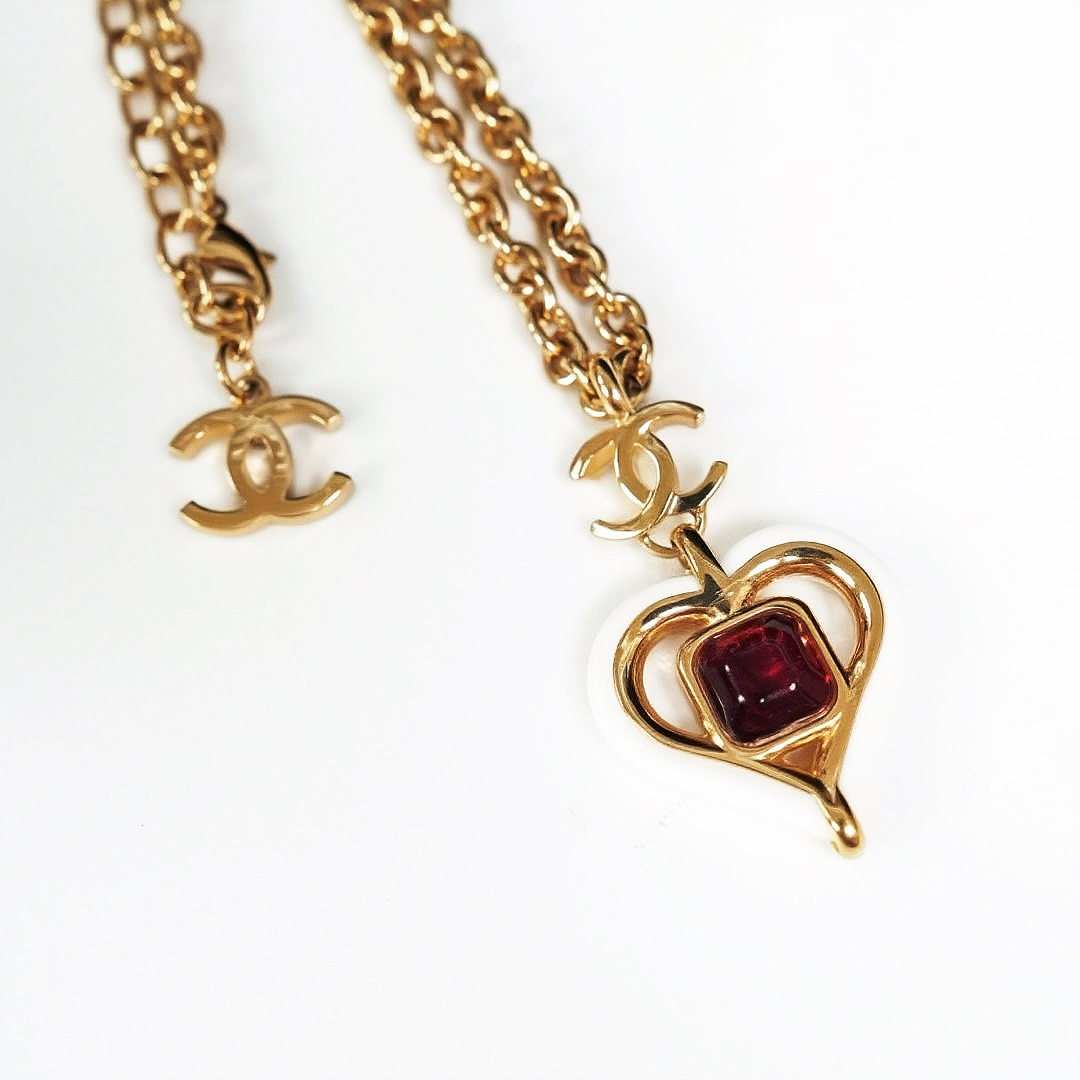 Chanel 爱心吊坠项链