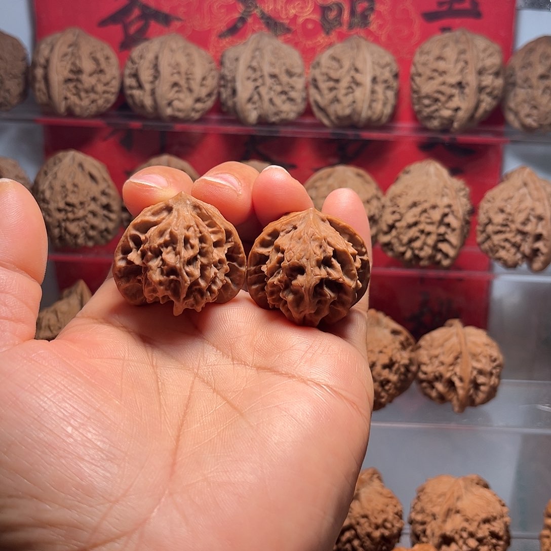 吊坠文玩核桃3.3尺+岐山二棱（小尖小修）