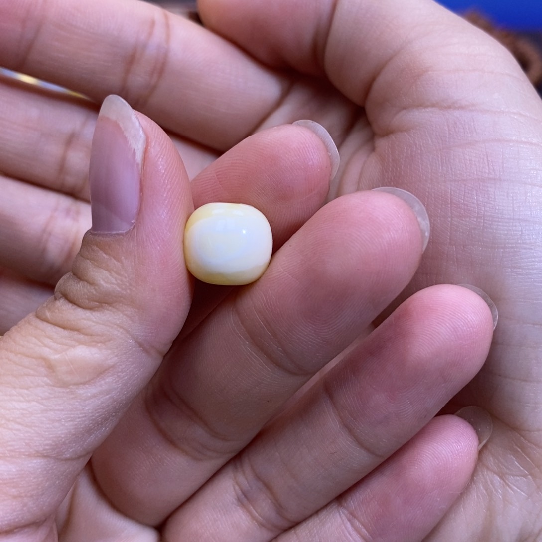 琥珀未镶嵌珠宝奇石外**德