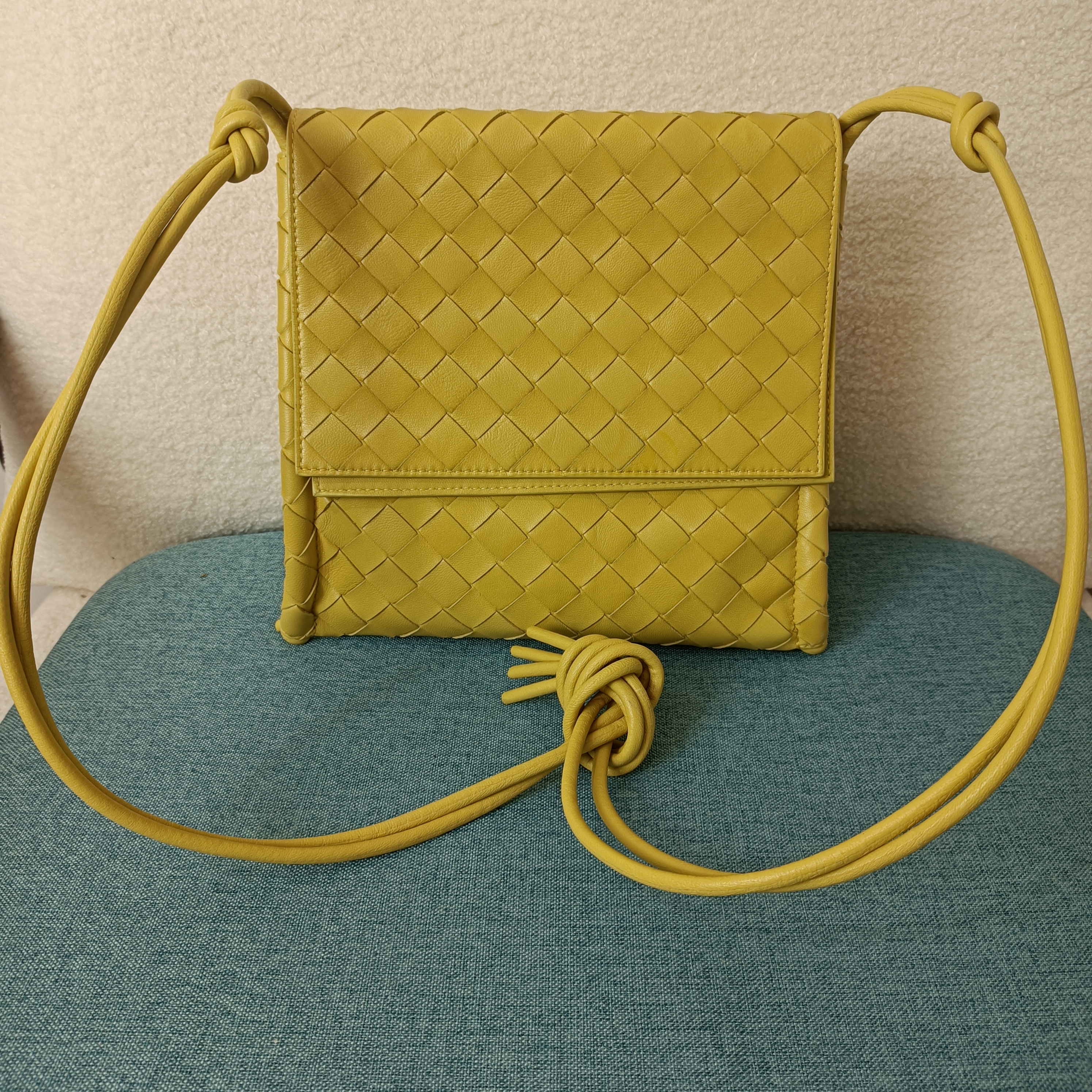 99新 BOTTEGA VENETA/葆蝶家 LRS/葆堞家黄色编织斜挎包牛皮单肩