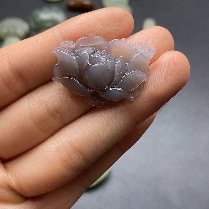 颈饰未镶嵌和田玉殳**?