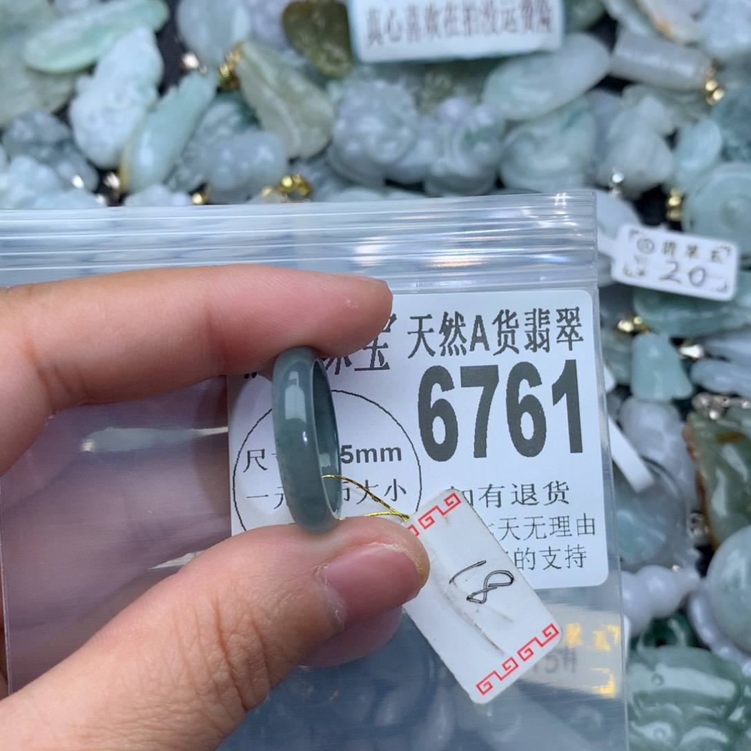 翡翠颈饰未镶嵌6761。