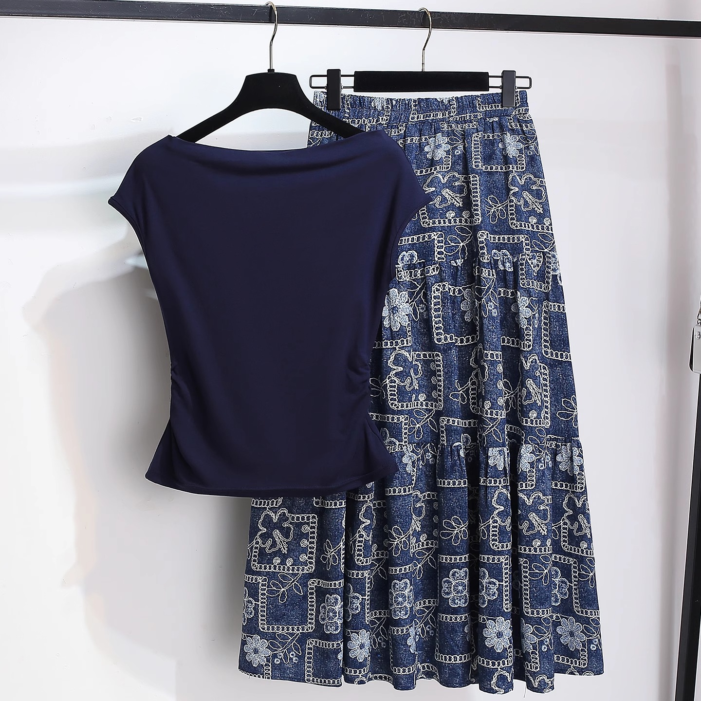 拉夏贝尔法式一字领露肩短袖t恤半身裙女套装2025夏季新款连衣裙