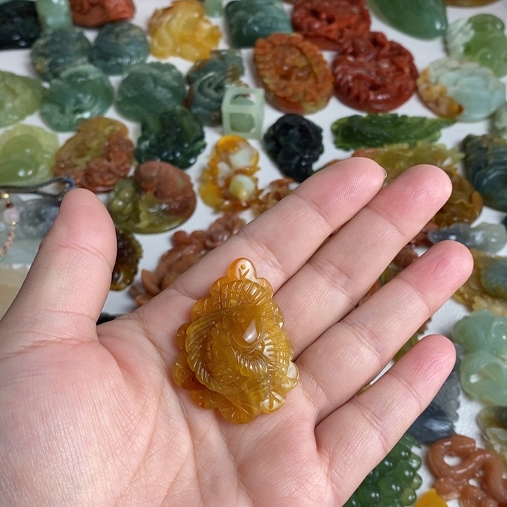 蛇纹石玉颈饰未镶嵌