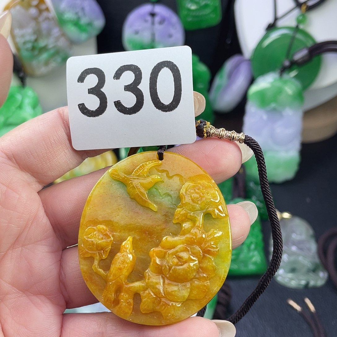 翡翠未镶嵌吊坠(赠链)