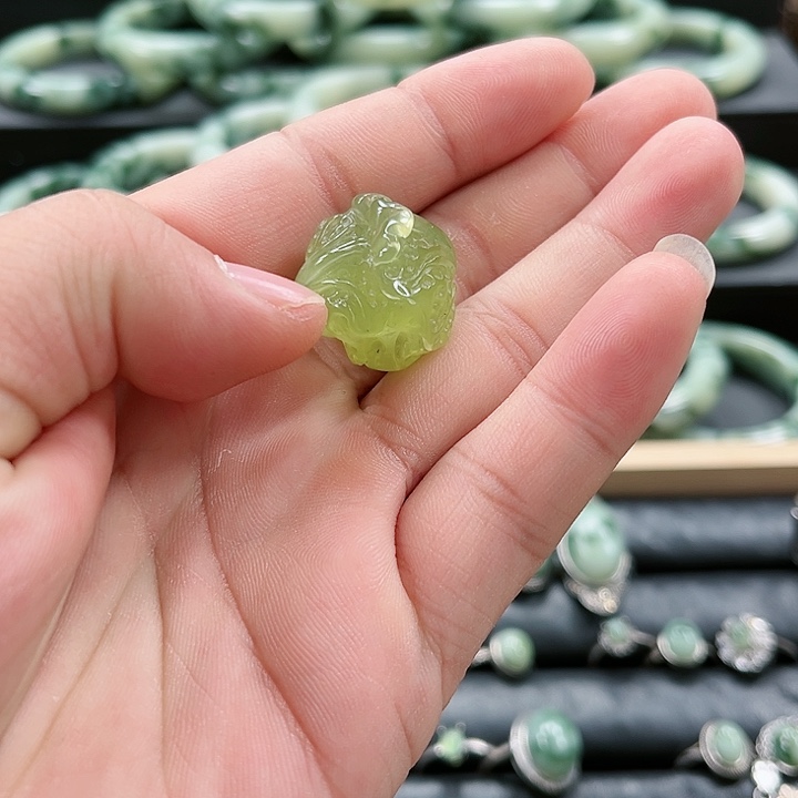 【闪购商品】透闪石-蛇纹石玉手镯未镶嵌怡***