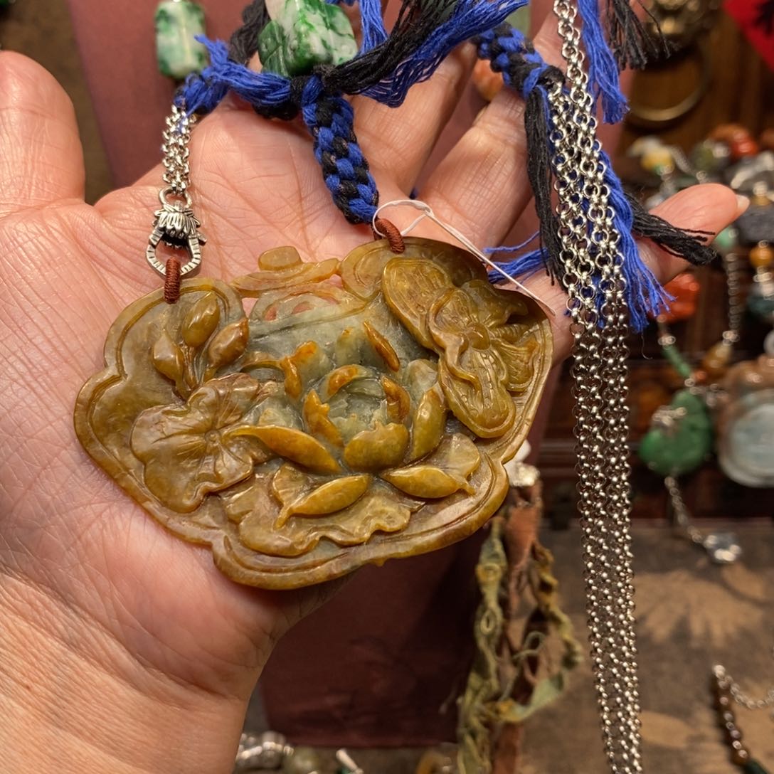 翡翠吊坠(赠链)未镶嵌