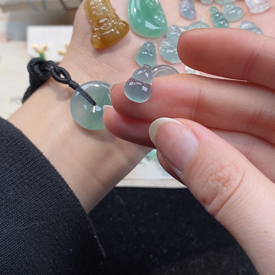 翡翠颈饰未镶嵌暖**阳天然翡翠