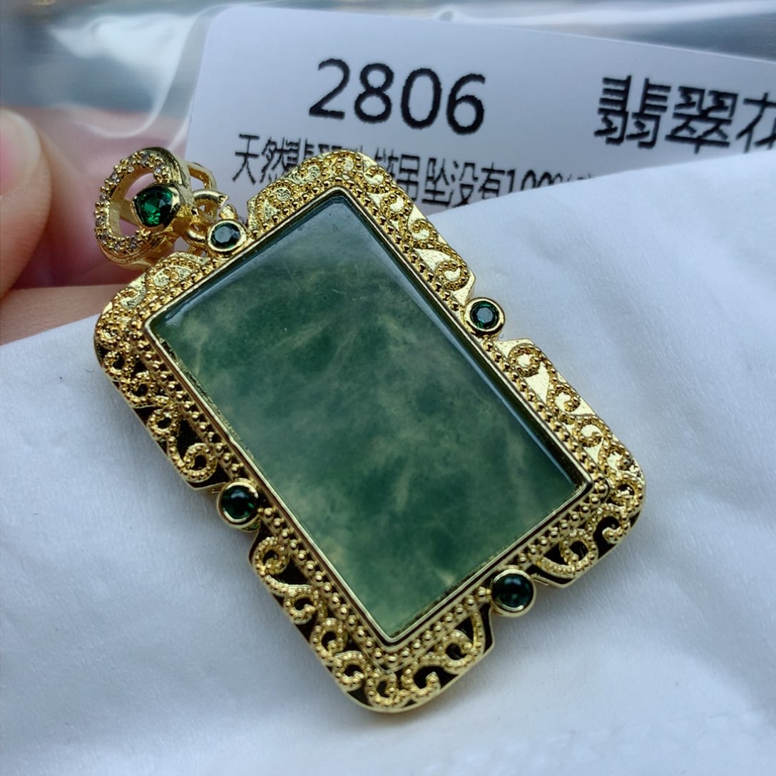 翡翠颈饰未镶嵌翡翠