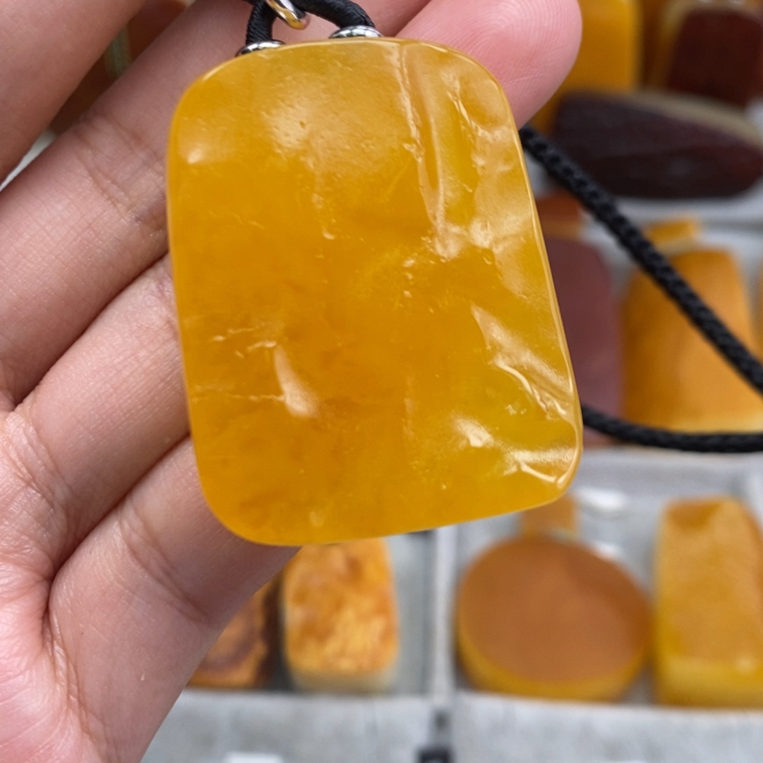 琥珀吊坠(赠链)未镶嵌