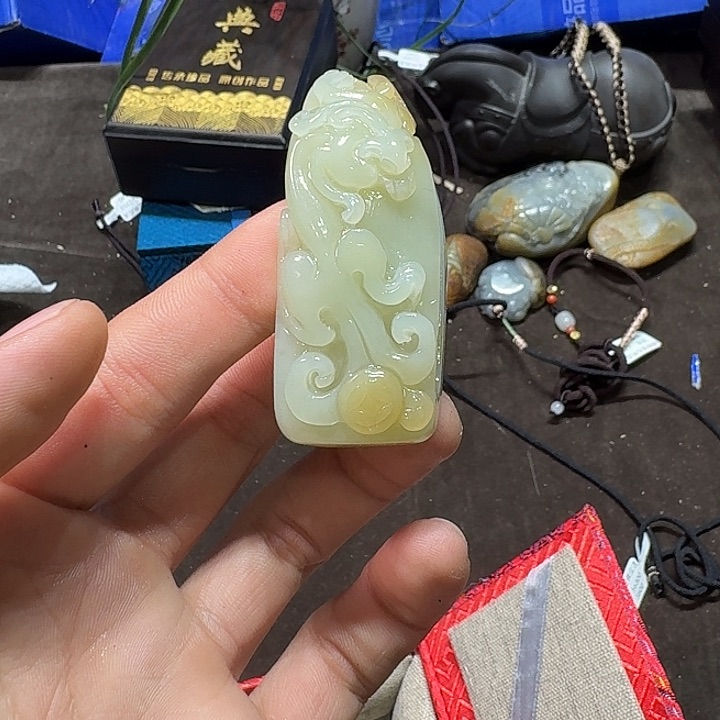 未镶嵌和田玉（糖玉）车挂