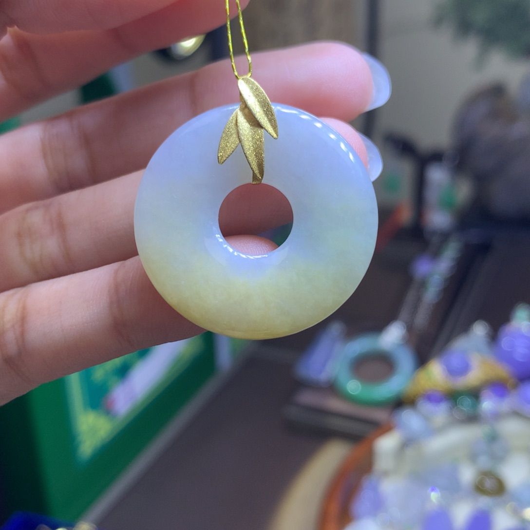 翡翠颈饰18K金镶嵌翡翠