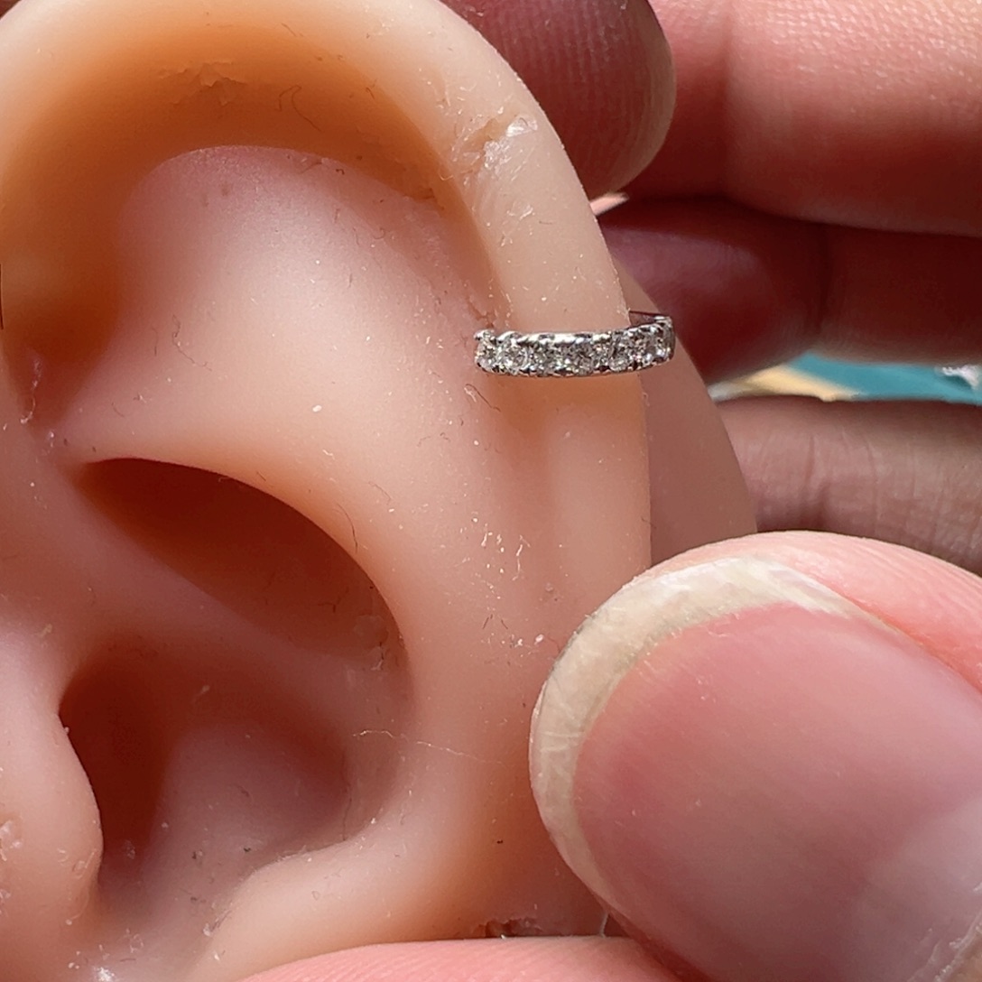 钻石耳饰18K金镶嵌家****-前后排钻耳骨扣6mmk白