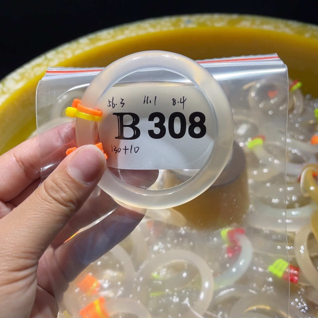 鸿***然玛瑙/玉髓未镶嵌手镯