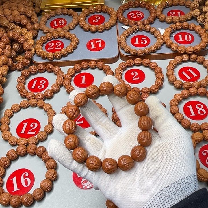 大***鹏手串文玩核桃蚂蚁纹小金豆