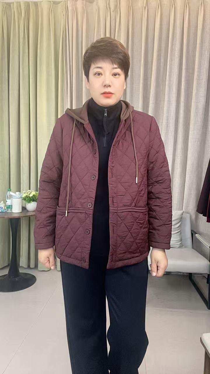 常规宽松型短款连帽中老年女装菱格百搭秋冬立领轻薄88B030