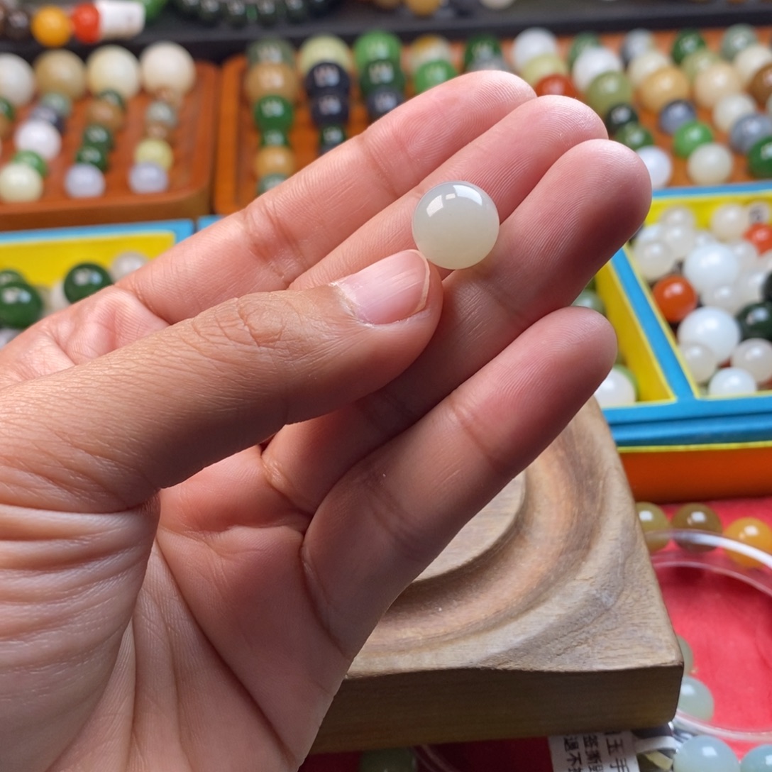 和田玉未镶嵌珠宝半成品卡12烟灰y