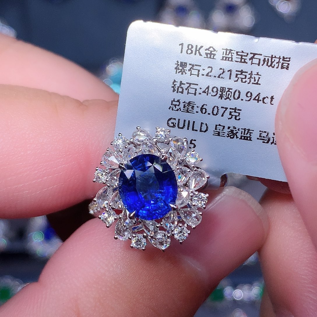 戒指彩色蓝宝石18K金镶嵌