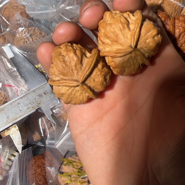 雄***鹰文玩核桃吊坠滇西129