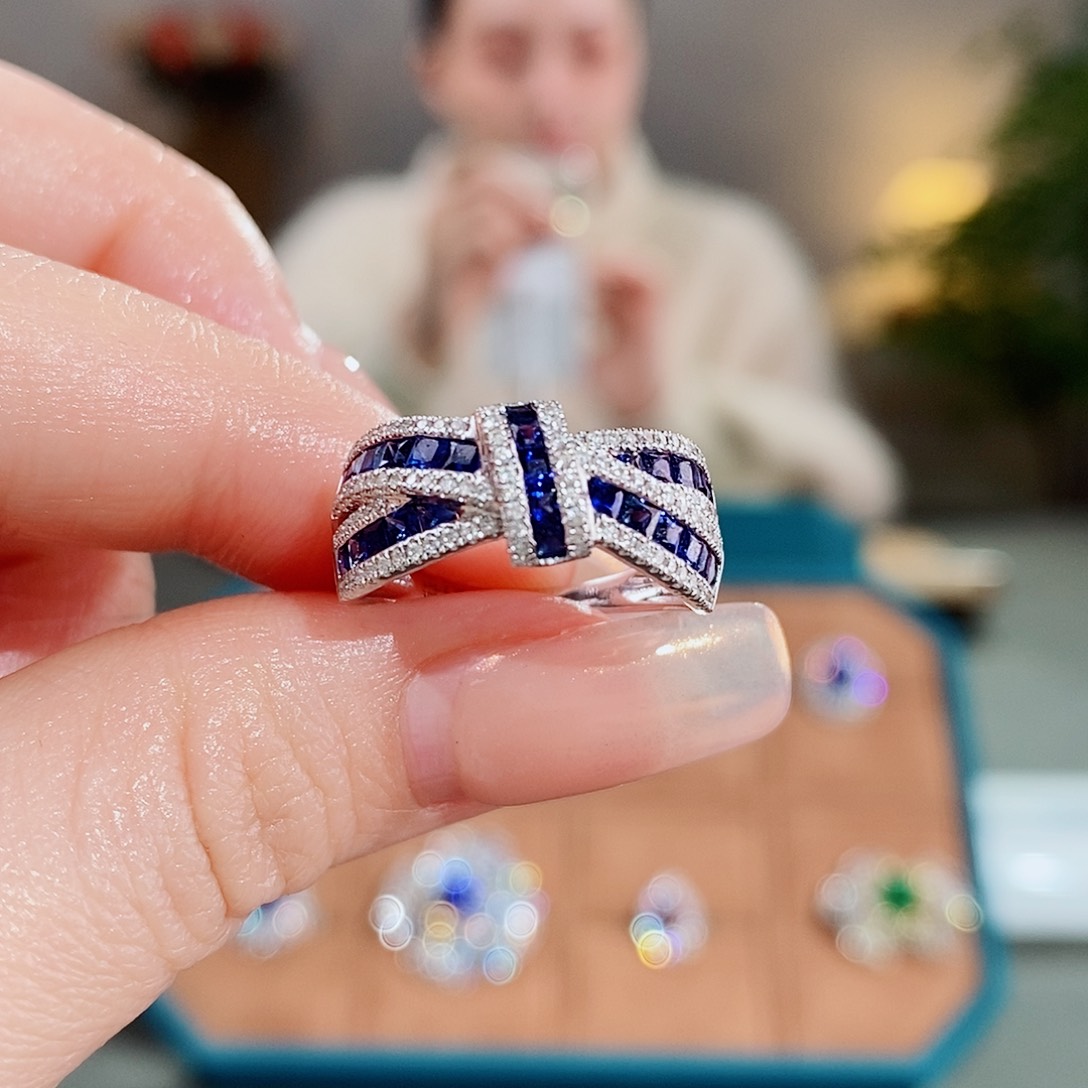 蓝宝石戒指18K金镶嵌1.085ct