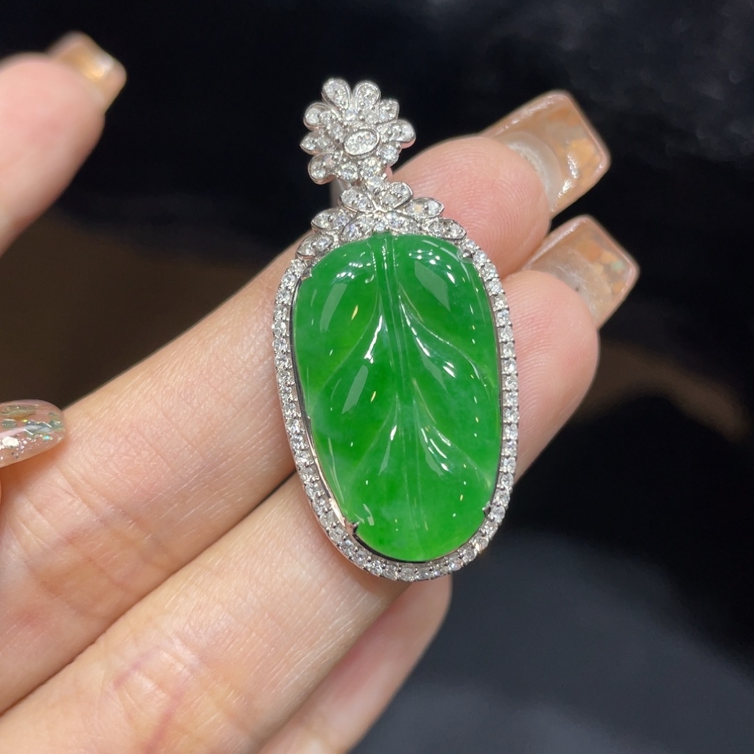 翡翠颈饰18K金镶嵌天然缅甸翡翠