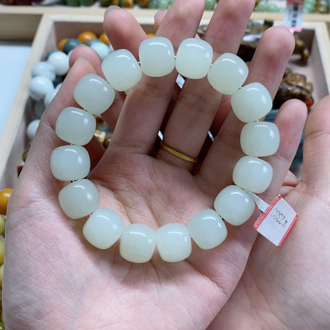 透闪石质玉手串未镶嵌毛****苑