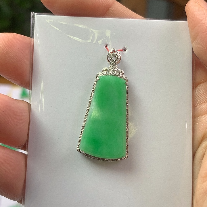 翡翠18K金镶嵌颈饰翡翠首饰