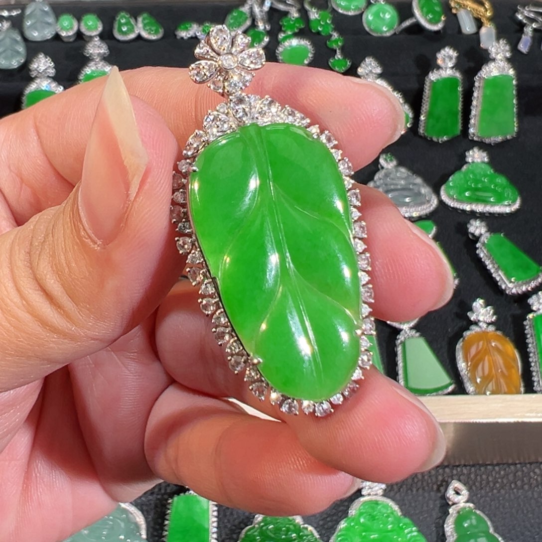 【闪购商品】翡翠吊坠(不含链)18K金镶嵌