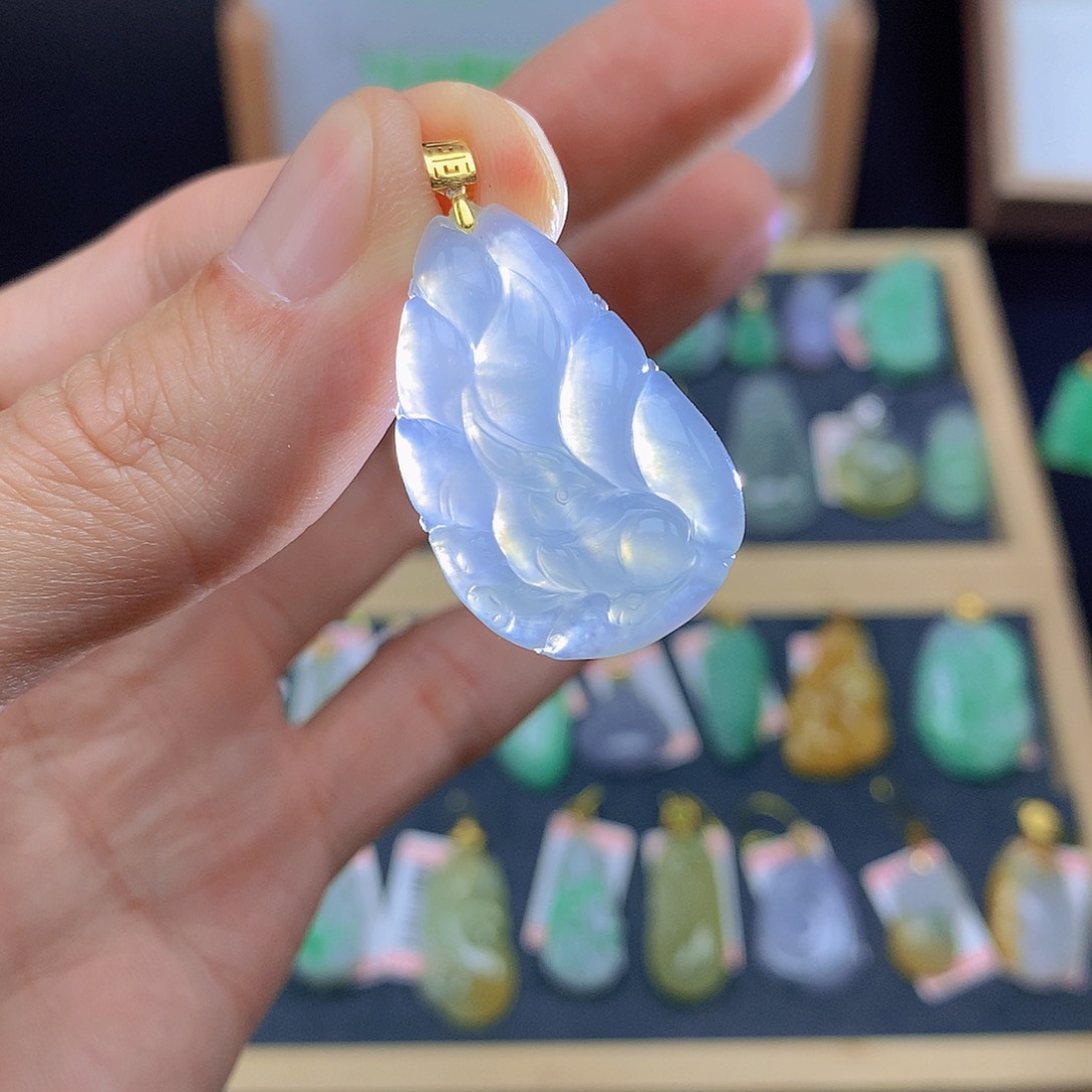 翡翠颈饰18K金镶嵌翡翠