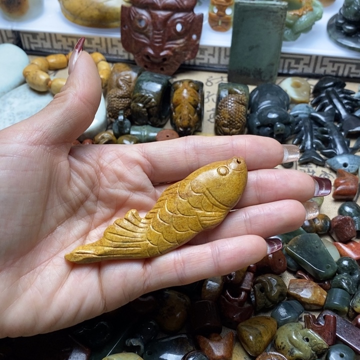 透闪石质玉手把未镶嵌乖*女