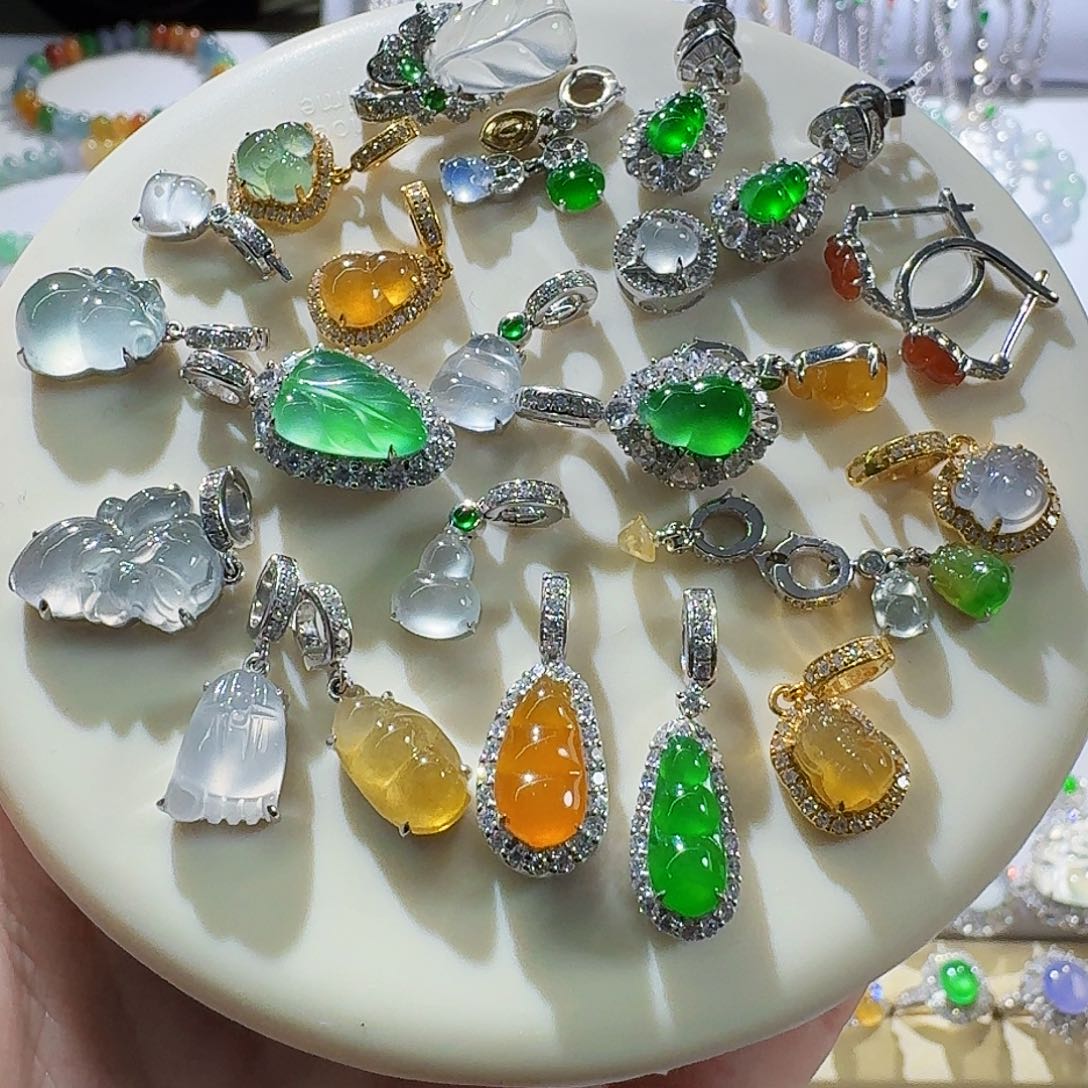 翡翠颈饰18K金镶嵌多样性发其一～参考图，勿拍