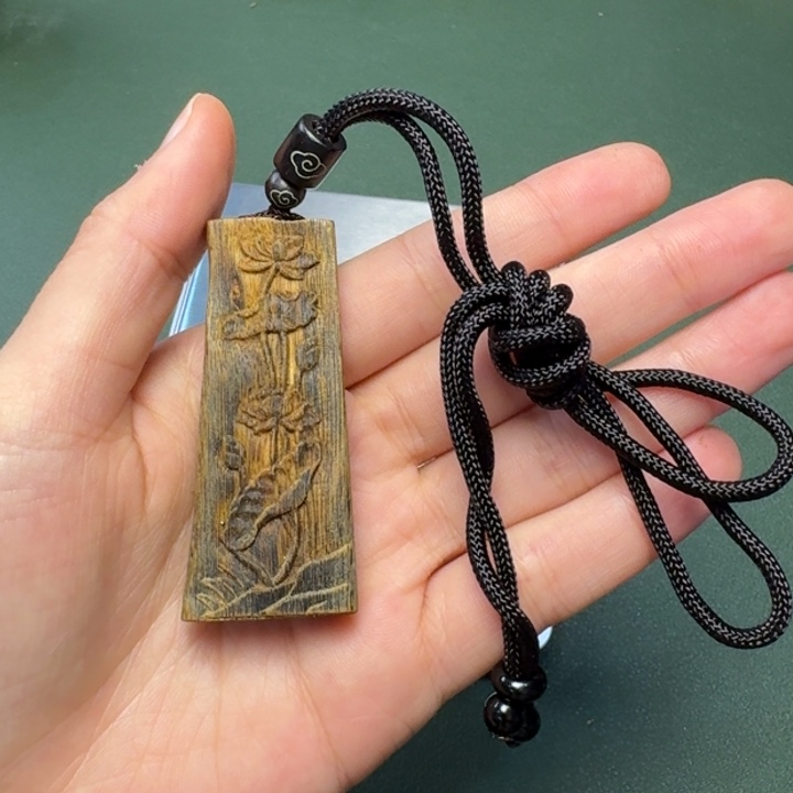 沉香手把件海南白棋定制牌老料6.9克