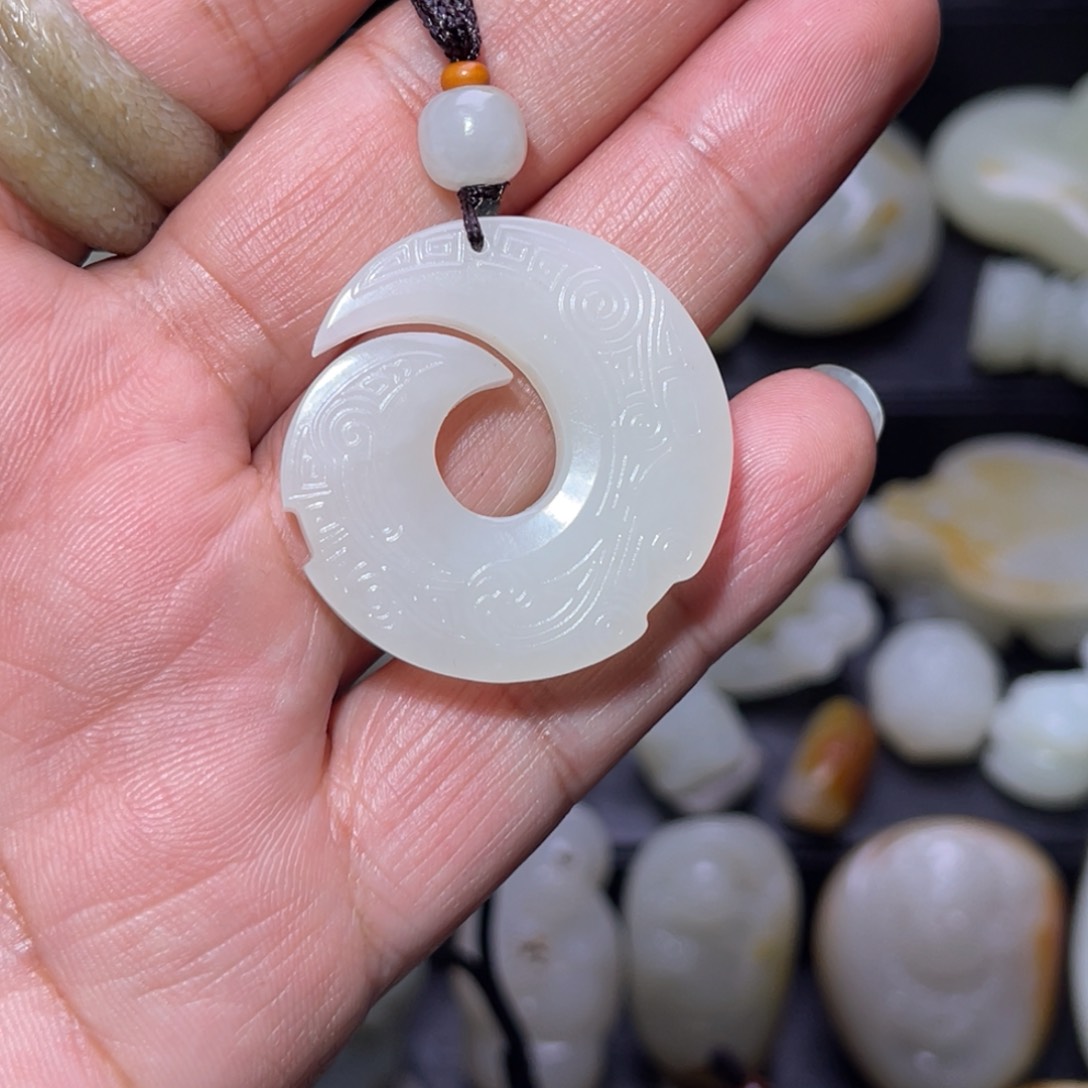 和田玉颈饰未镶嵌