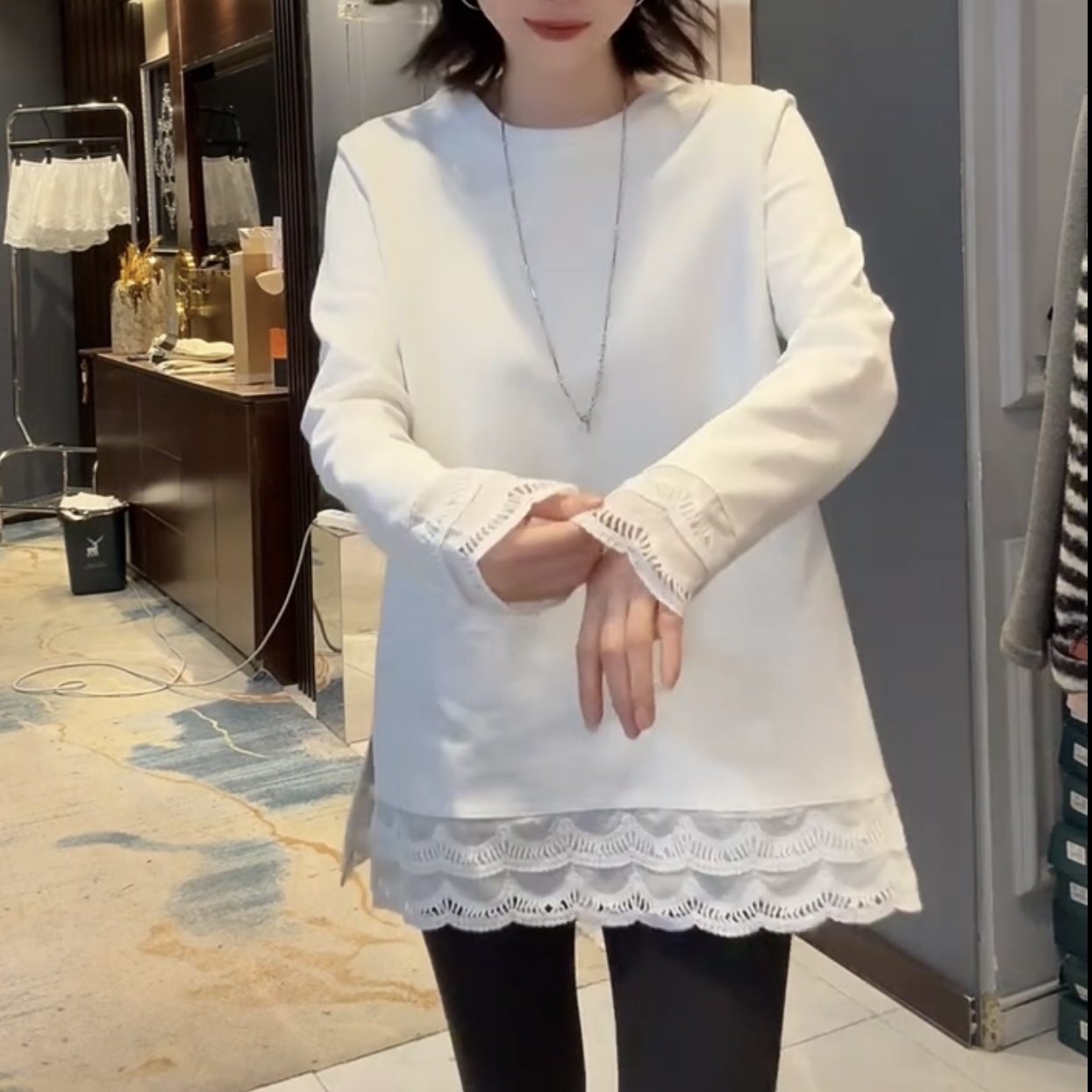 长袖显瘦宽松网红白色圆领蕾丝T恤中长款气质图片色4799