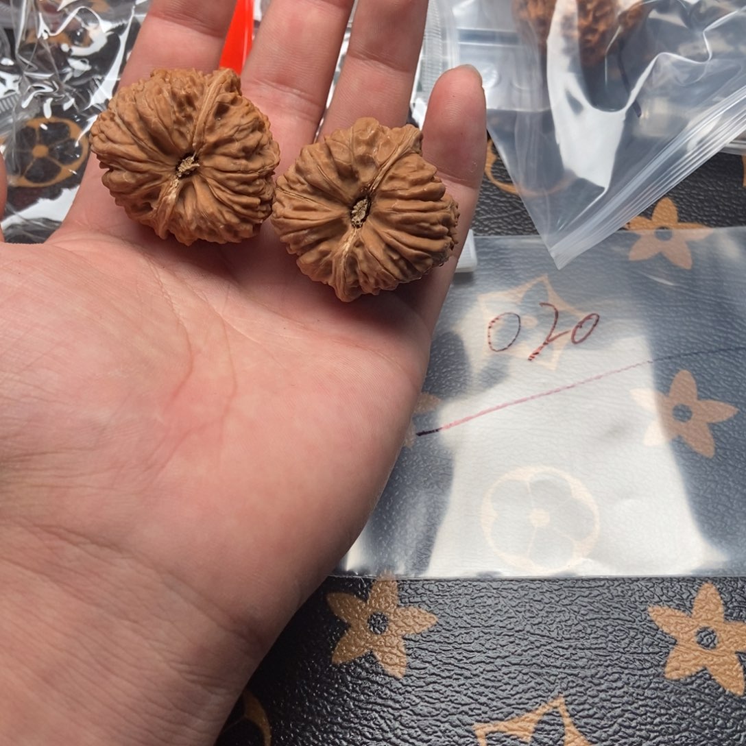 文玩核桃吊坠平谷凹底