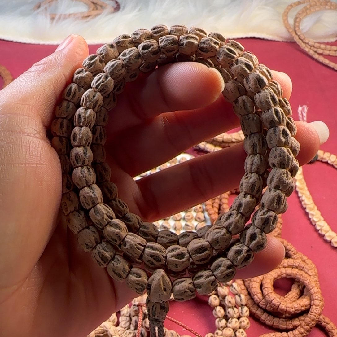 柏香籽/百香籽把件多棱万鬼