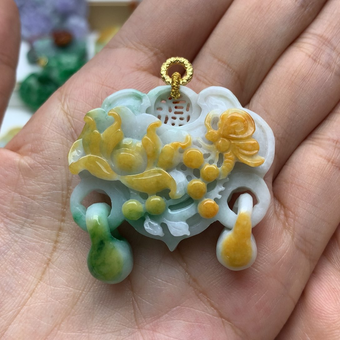 翡翠颈饰未镶嵌翡翠