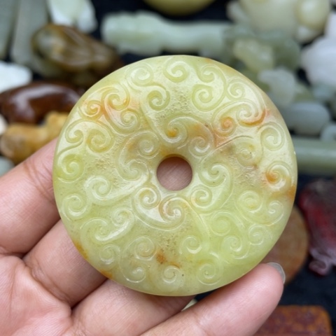 未镶嵌蛇纹石玉颈饰7