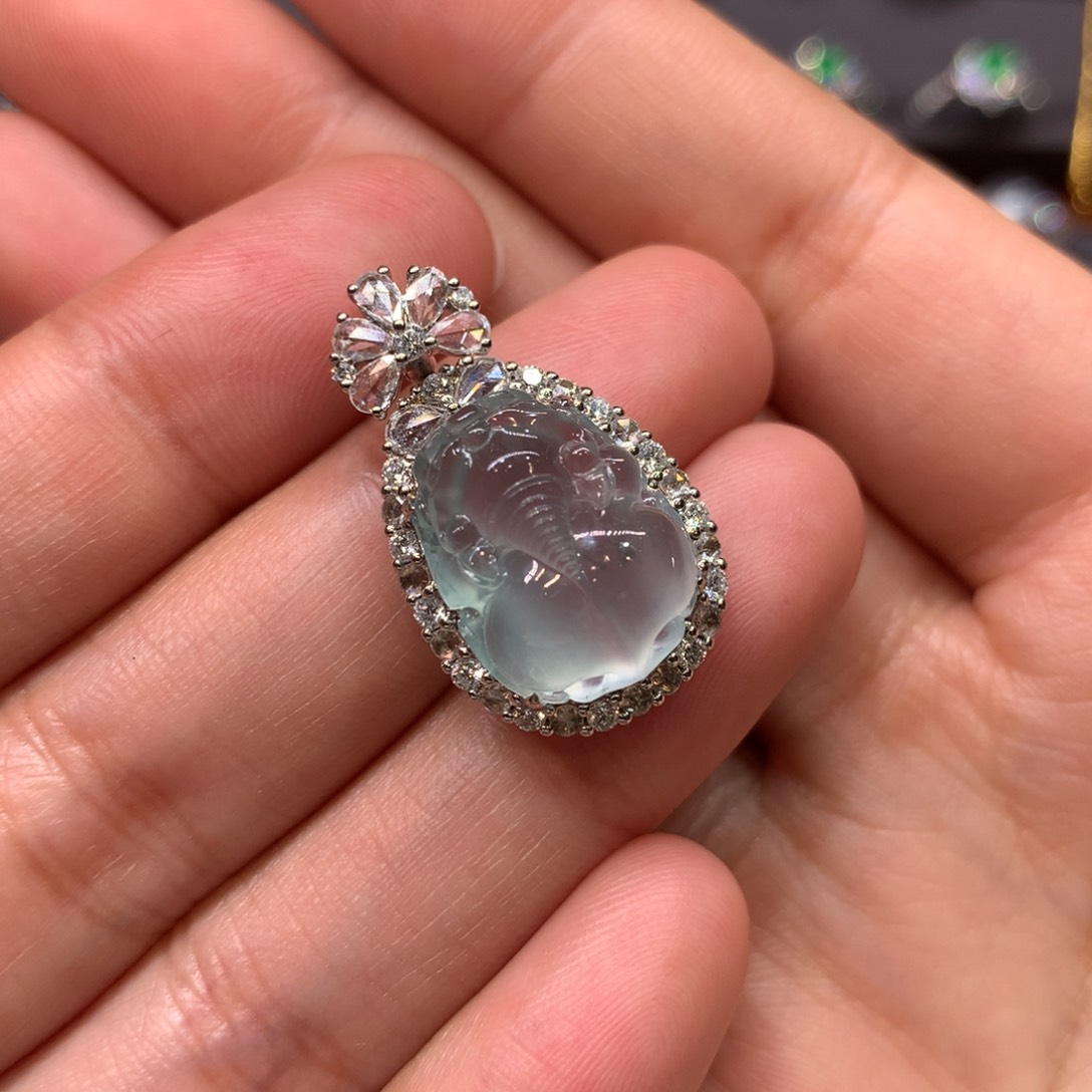 翡翠颈饰18K金镶嵌吊坠