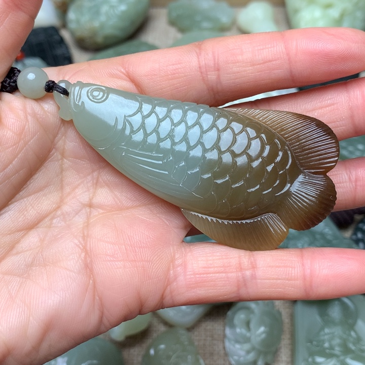 福***家和田玉未镶嵌颈饰