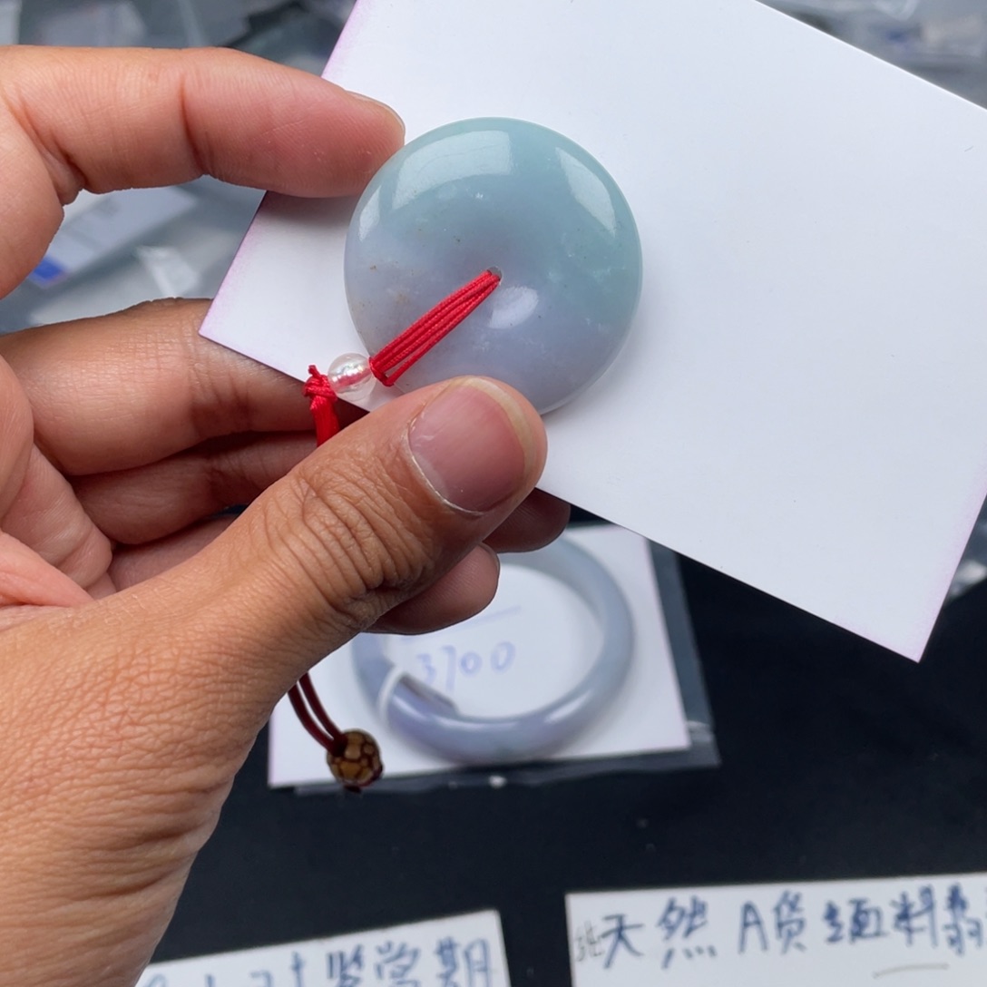 翡翠手镯未镶嵌平安扣